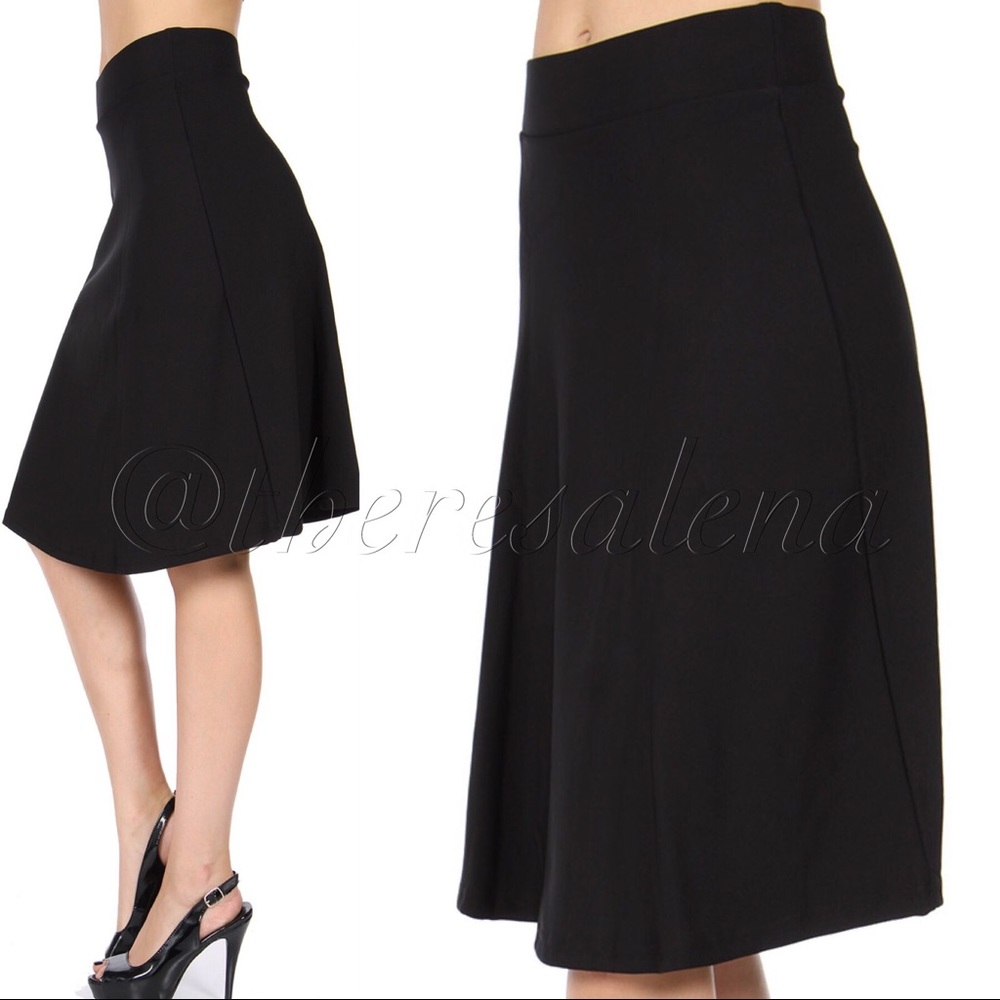 SALE! ❤️ Host Pick! 🎉Solid Flared Black Skirt